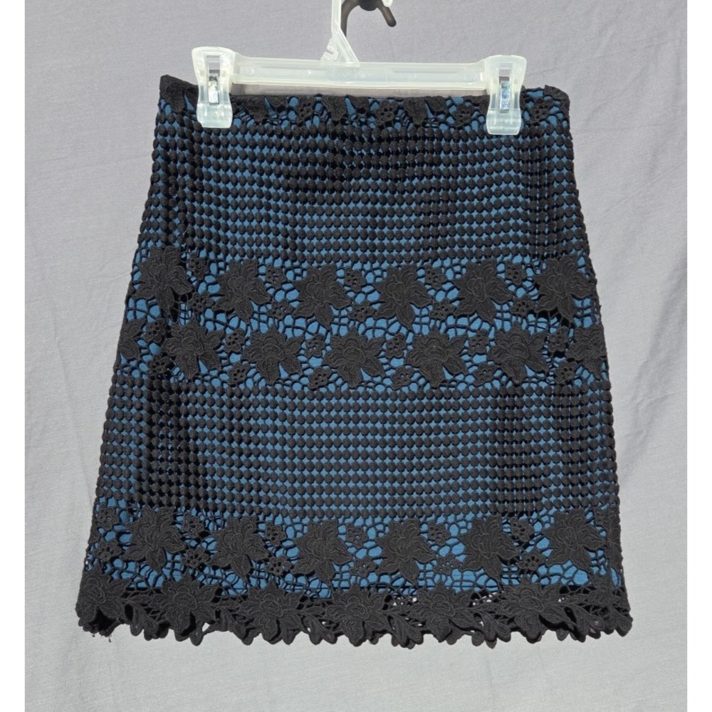 LOFT Women's Black Crochet Lace Skirt Blue Lining Floral Scalloped Hem Size 4 - Picture 1 of 6